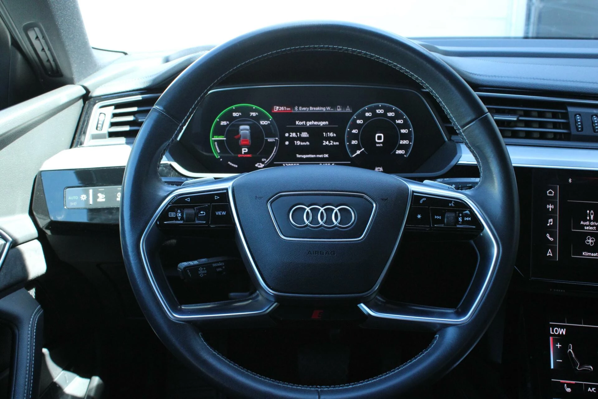 Hoofdafbeelding Audi e-tron