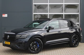 Hoofdafbeelding Volkswagen Touareg Volkswagen Touareg 3.0 TSi eHybrid 462pk 4MOTION R | Pano | HUD | Luchtvering | Massage | Elek. trekhaak