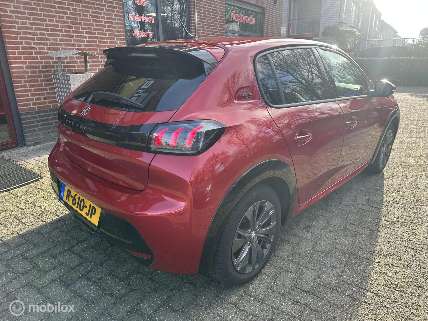 Hoofdafbeelding Peugeot e-208