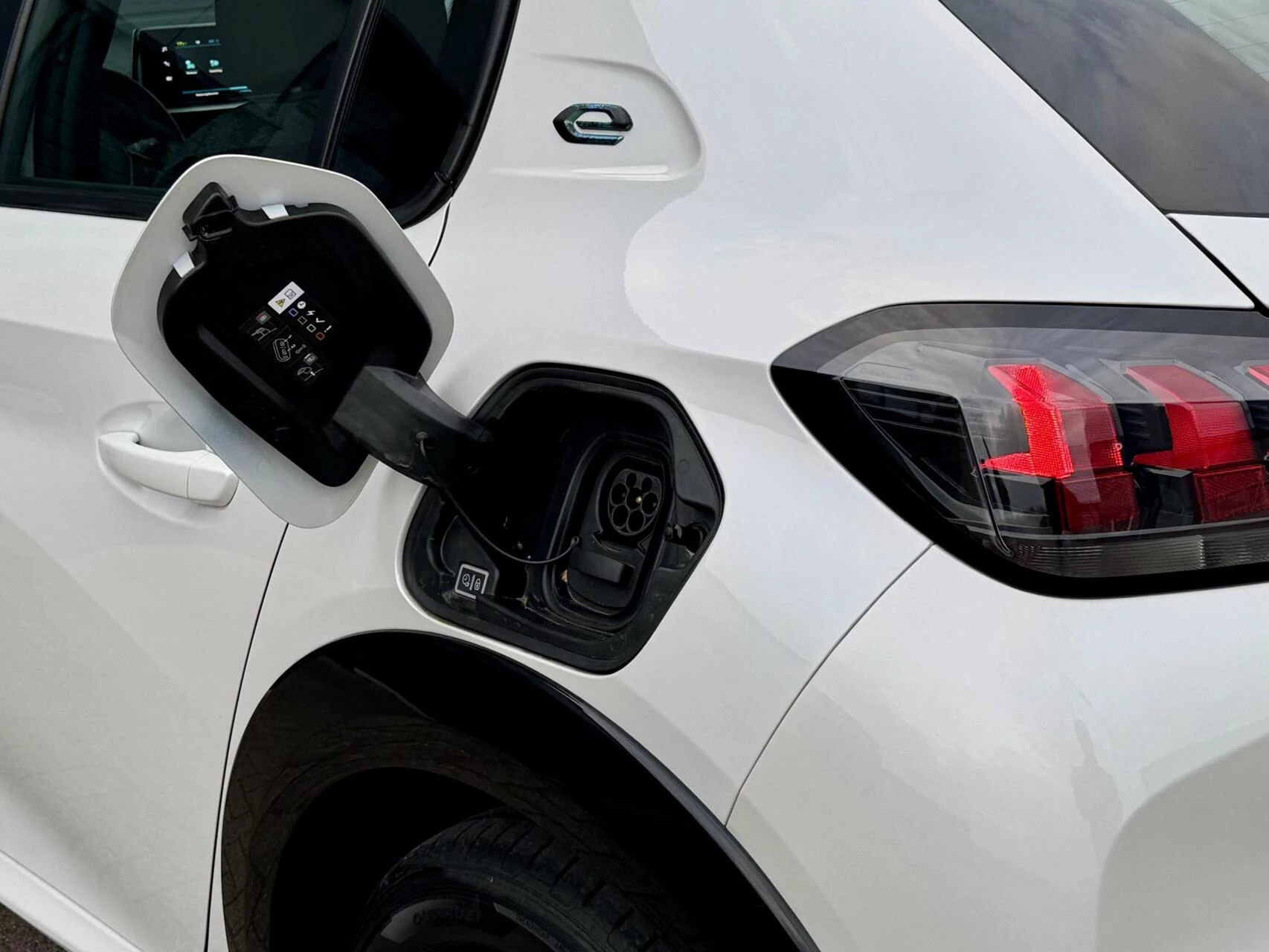 Hoofdafbeelding Peugeot e-208