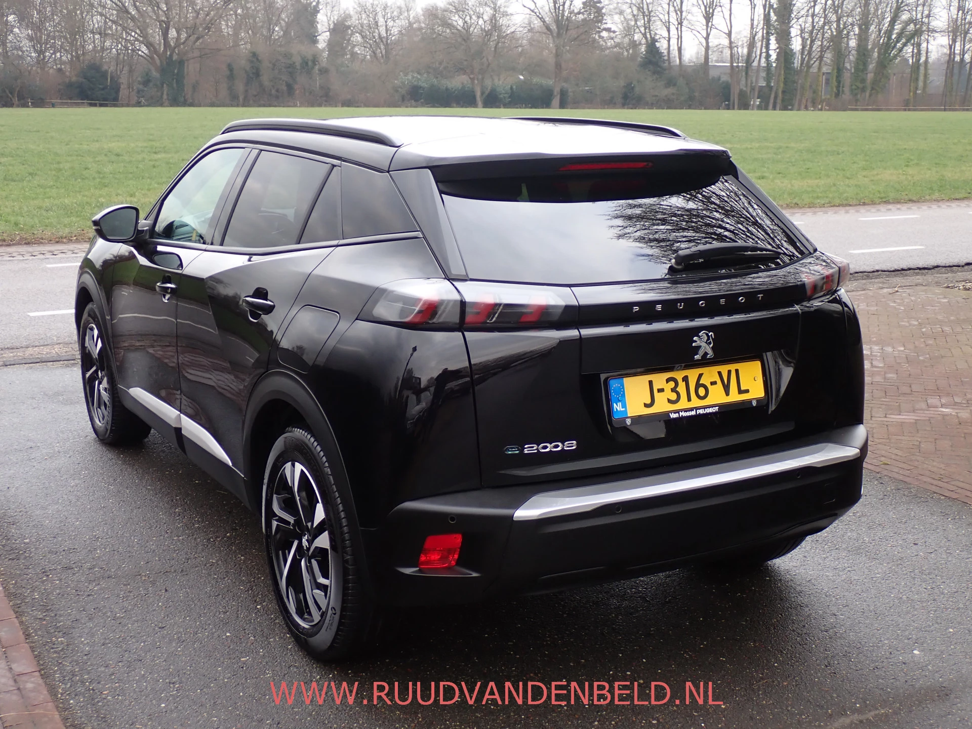 Hoofdafbeelding Peugeot e-2008