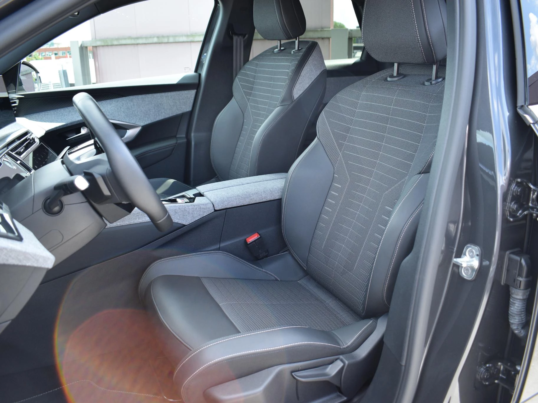 Hoofdafbeelding Peugeot e-3008
