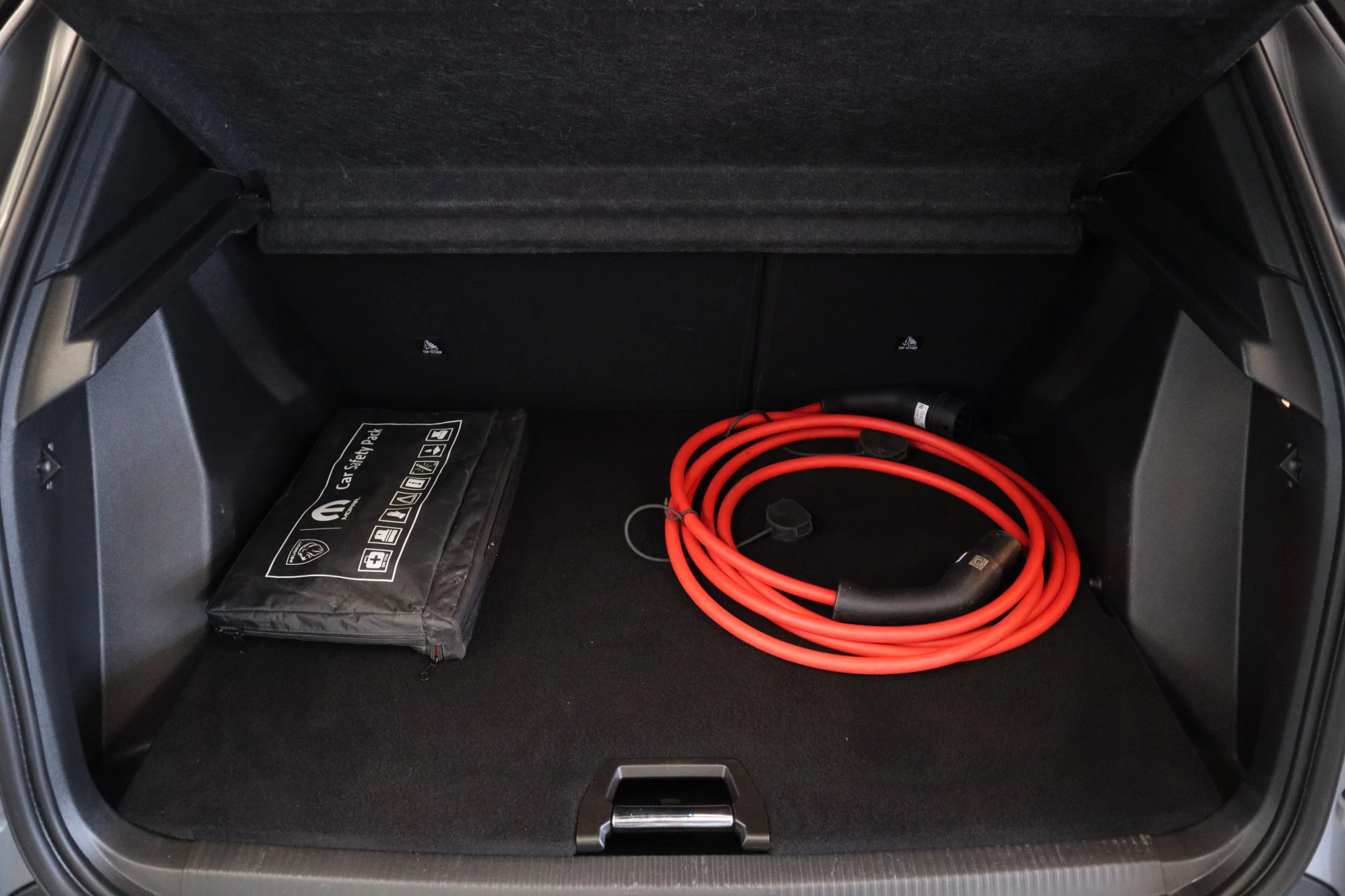 Hoofdafbeelding Peugeot e-2008