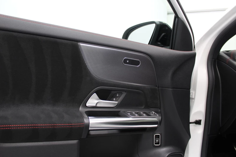 Hoofdafbeelding Mercedes-Benz EQA