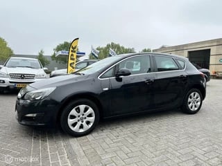 Opel Astra 1.6 CDTi Business +