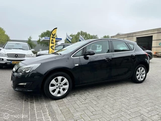 Hoofdafbeelding Opel Astra Opel Astra 1.6 CDTi Business +