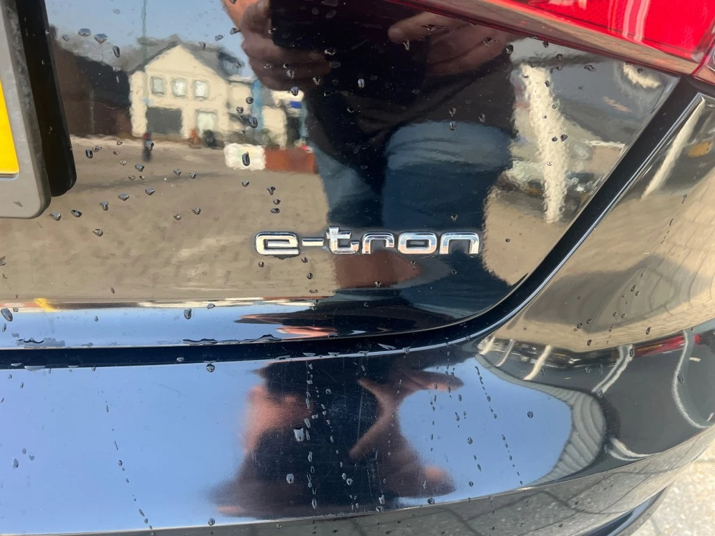 Hoofdafbeelding Audi e-tron