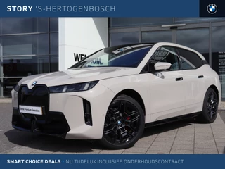 BMW iX xDrive45 M Sport / Panoramadak Sky Lounge / Trekhaak / Stoelventilatie / Adaptieve LED / Harman Kardon / Parking Assistant Professional