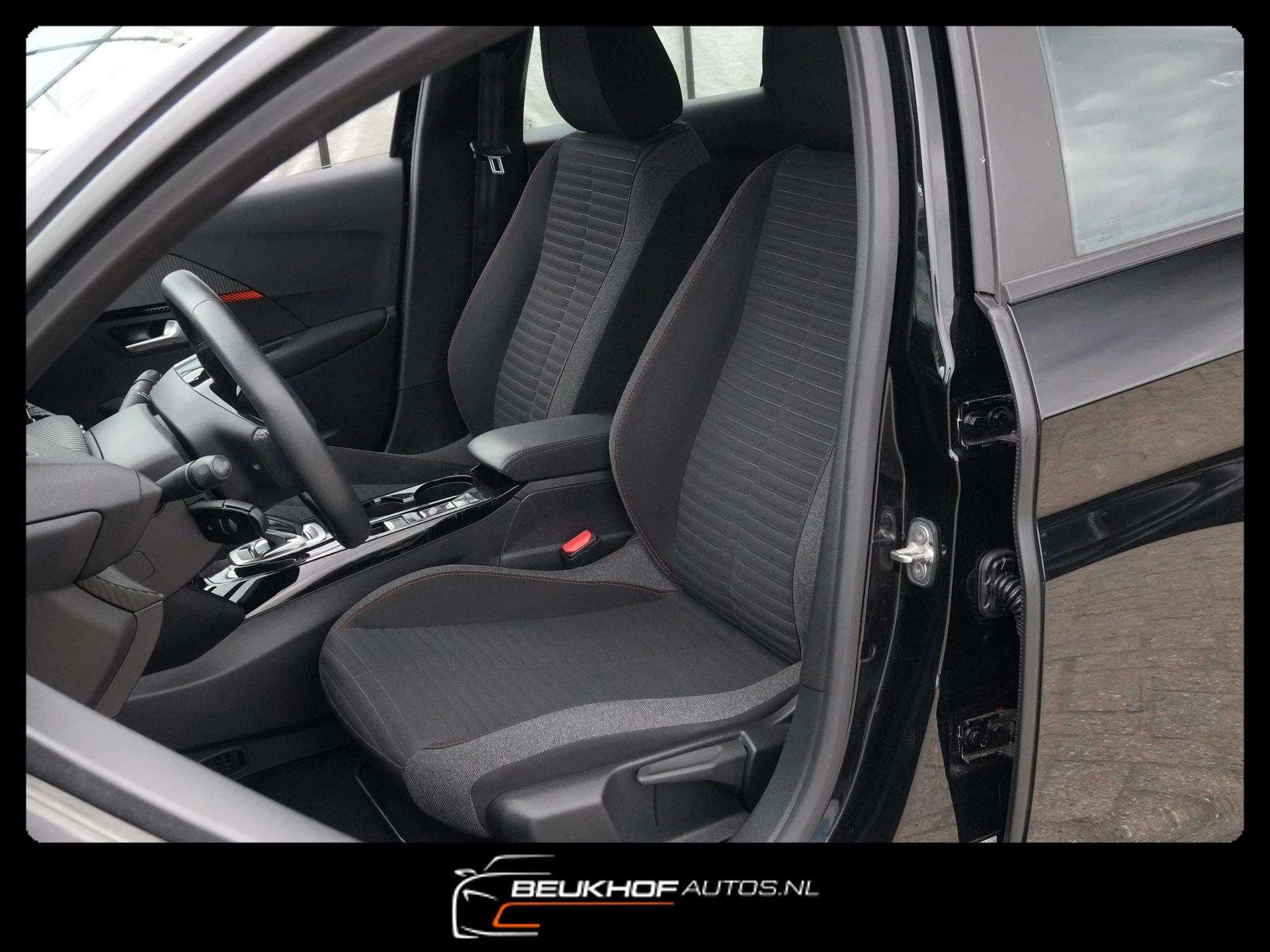 Hoofdafbeelding Peugeot e-208