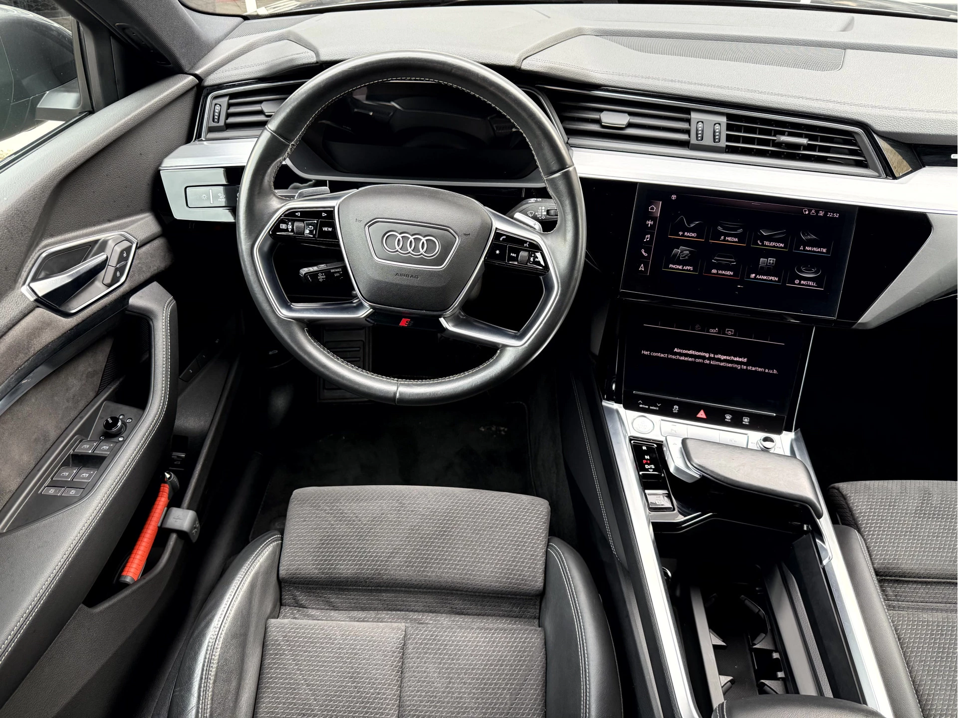 Hoofdafbeelding Audi e-tron