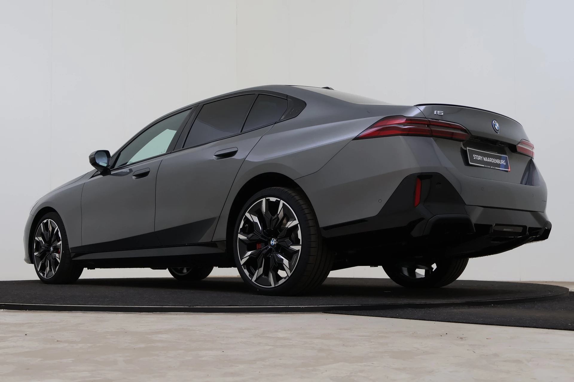 Hoofdafbeelding BMW i5