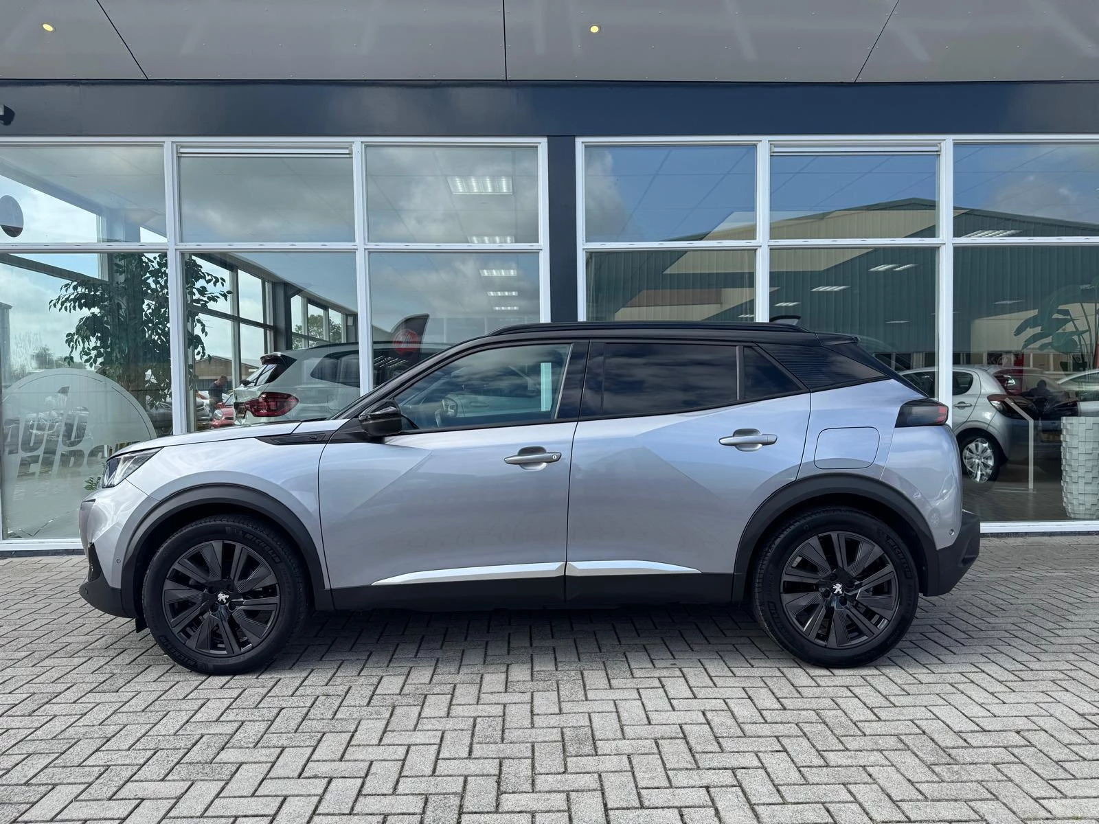 Hoofdafbeelding Peugeot e-2008