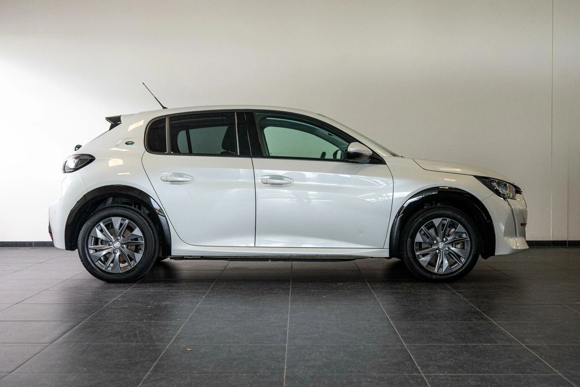 Hoofdafbeelding Peugeot e-208