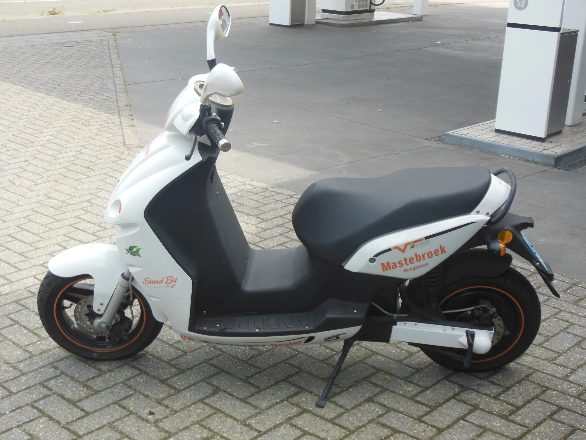 Hoofdafbeelding E-Max Snorscooter