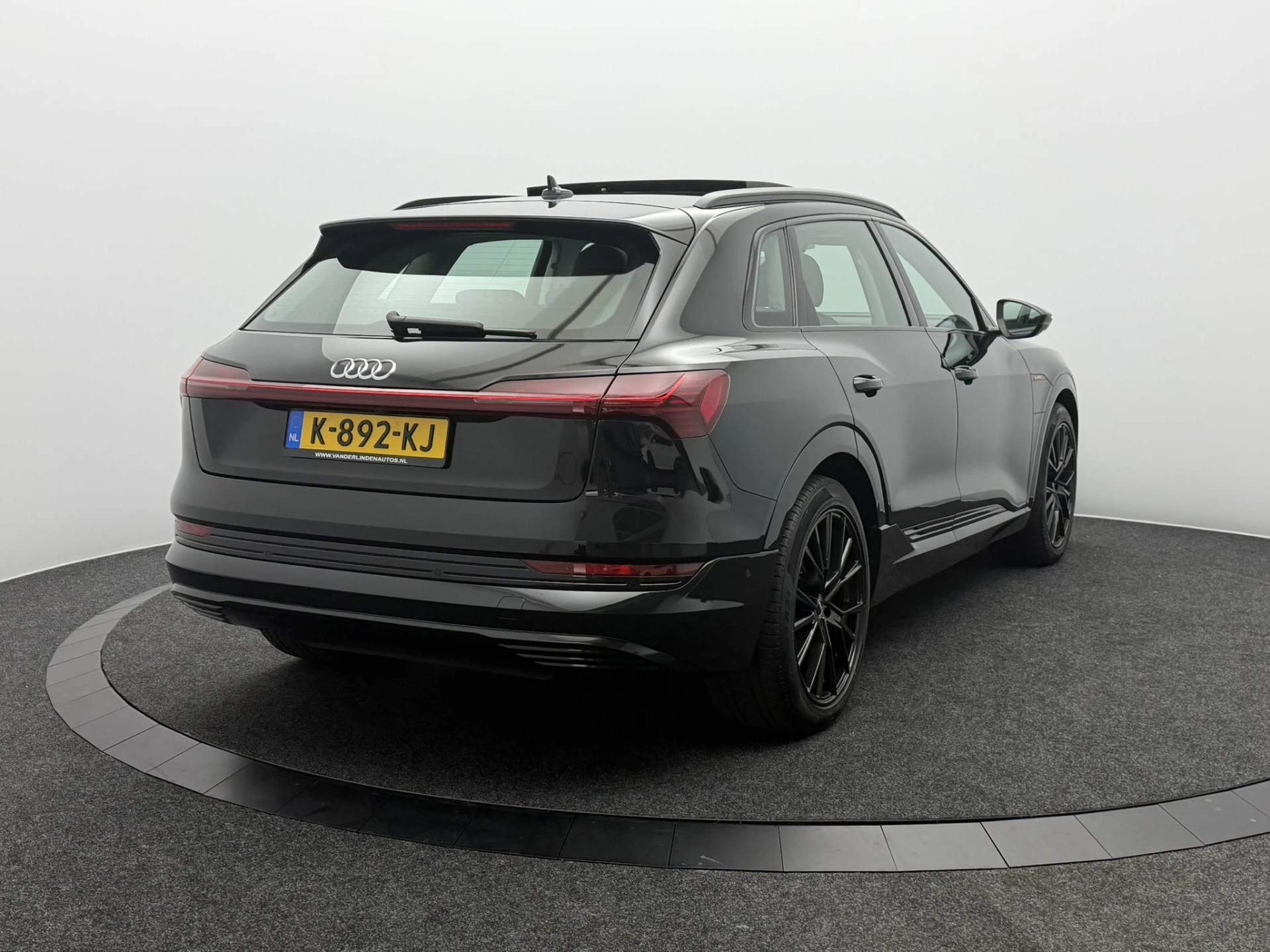 Hoofdafbeelding Audi e-tron