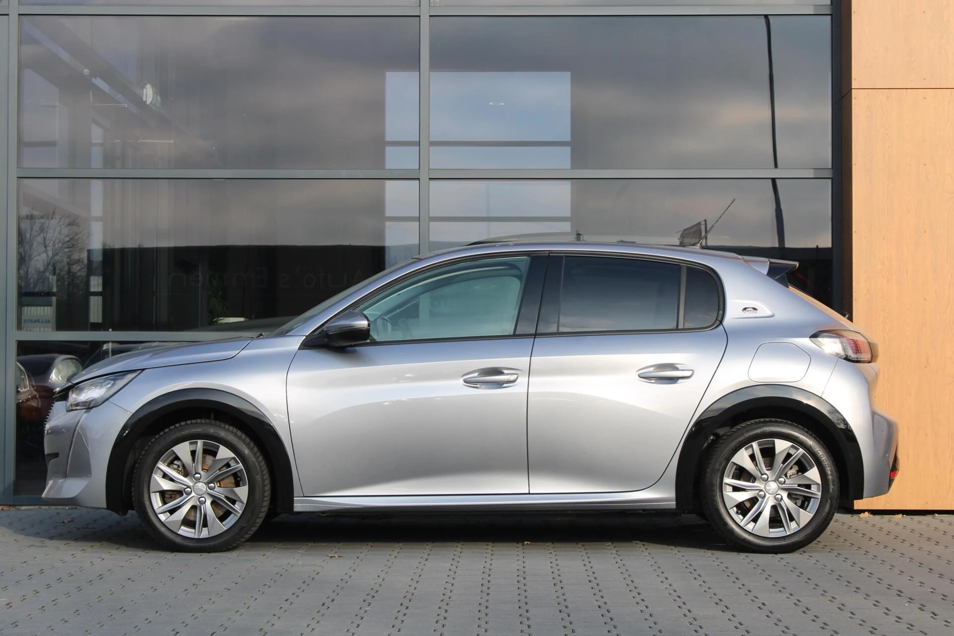 Hoofdafbeelding Peugeot e-208