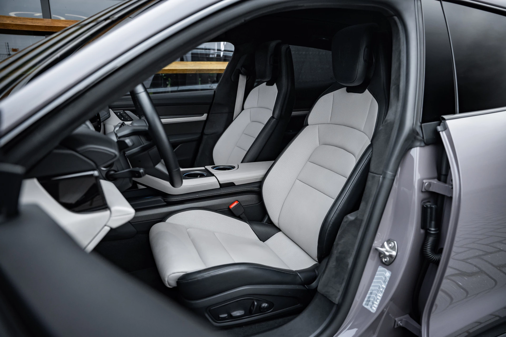 Hoofdafbeelding Porsche Taycan