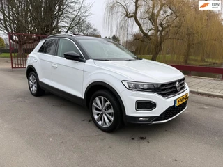 Volkswagen T-Roc 1.5 TSI Sport Business AUTOMAAT / PANO / ACC / LINE ASSIST / CAMERA / LED / ELEK KLEP / TREKHAAK / LM VELGEN