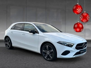 Mercedes-Benz A-Klasse 250 e LUXURY ** LED, MBUX+, PANORAMA, DISTRONIC, NIGHTPAKKET, VERW. STUUR ** Ex MB-AG - UNFALLFREI ** ** INFORMEER OOK NAAR ONZE AANTREKKELIJKE FINANCIAL-LEASE TARIEVEN **