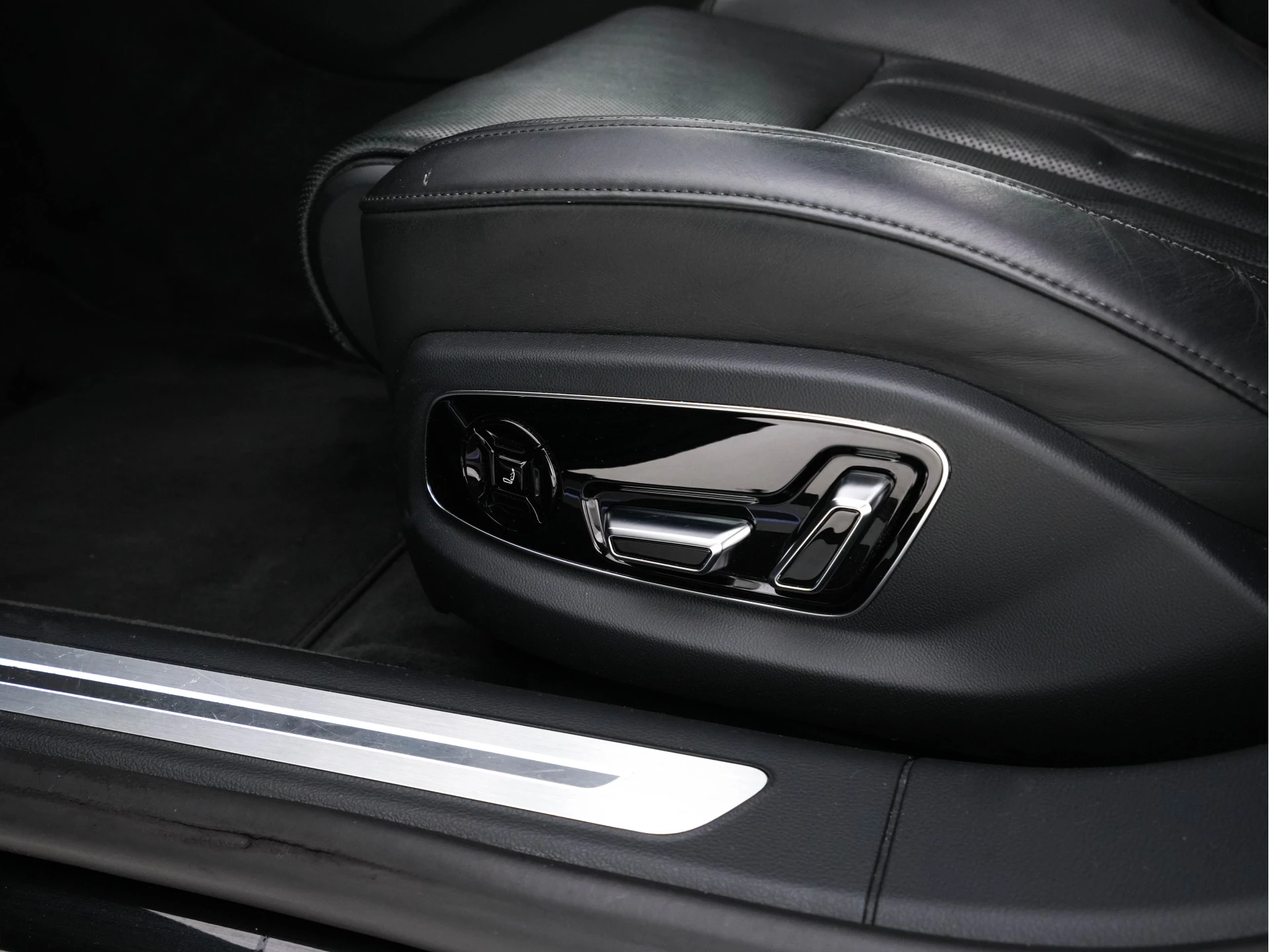 Hoofdafbeelding Audi A8