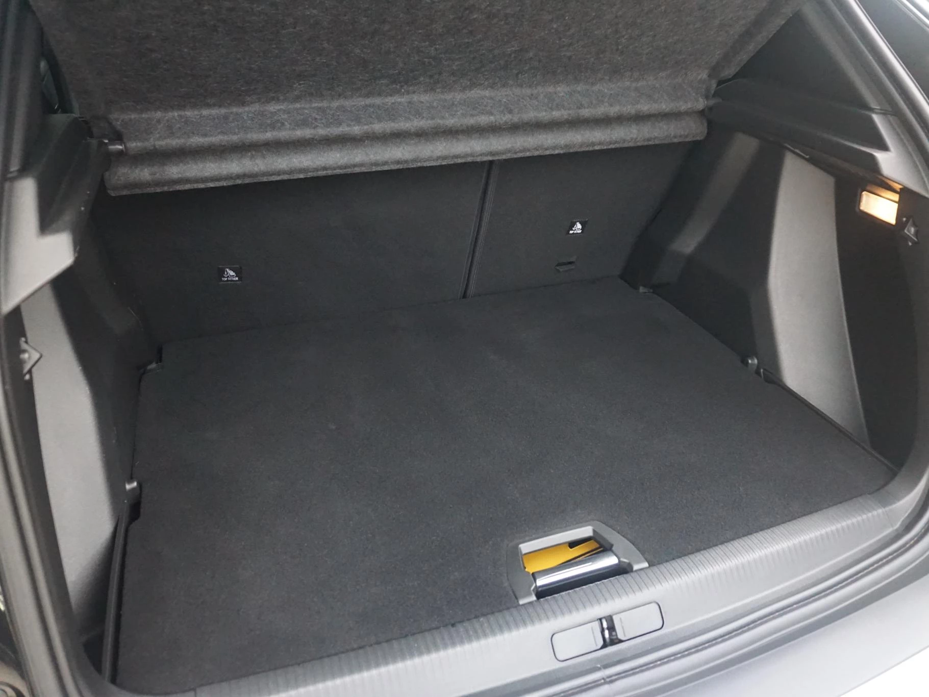 Hoofdafbeelding Peugeot e-2008