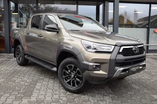 Hoofdafbeelding Toyota Hilux Toyota Hilux 2.8 D.C. INVINCIBLE AT BE TREKKER 5 SITZ VAN