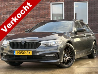 BMW 5 Serie 530d High Executive 266pk | Apple Carplay/Android Auto | Cruise control adaptief met stop&go en stuurhulp | DAB | Harman/Kardon geluidsinstallatie | Head-up display | Lichtmetalen velgen 20" | Trekhaak | Prachtig Exemplaar!
