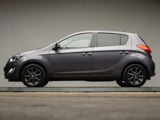 Hyundai I20 1.2 HP i-Motion Comfort (BLUETOOTH,STOELVERWARMING,AIRCO,NIEUWE APK,LM VELGEN,GETINT,SPORTSTOELEN,NETTESTAAT)