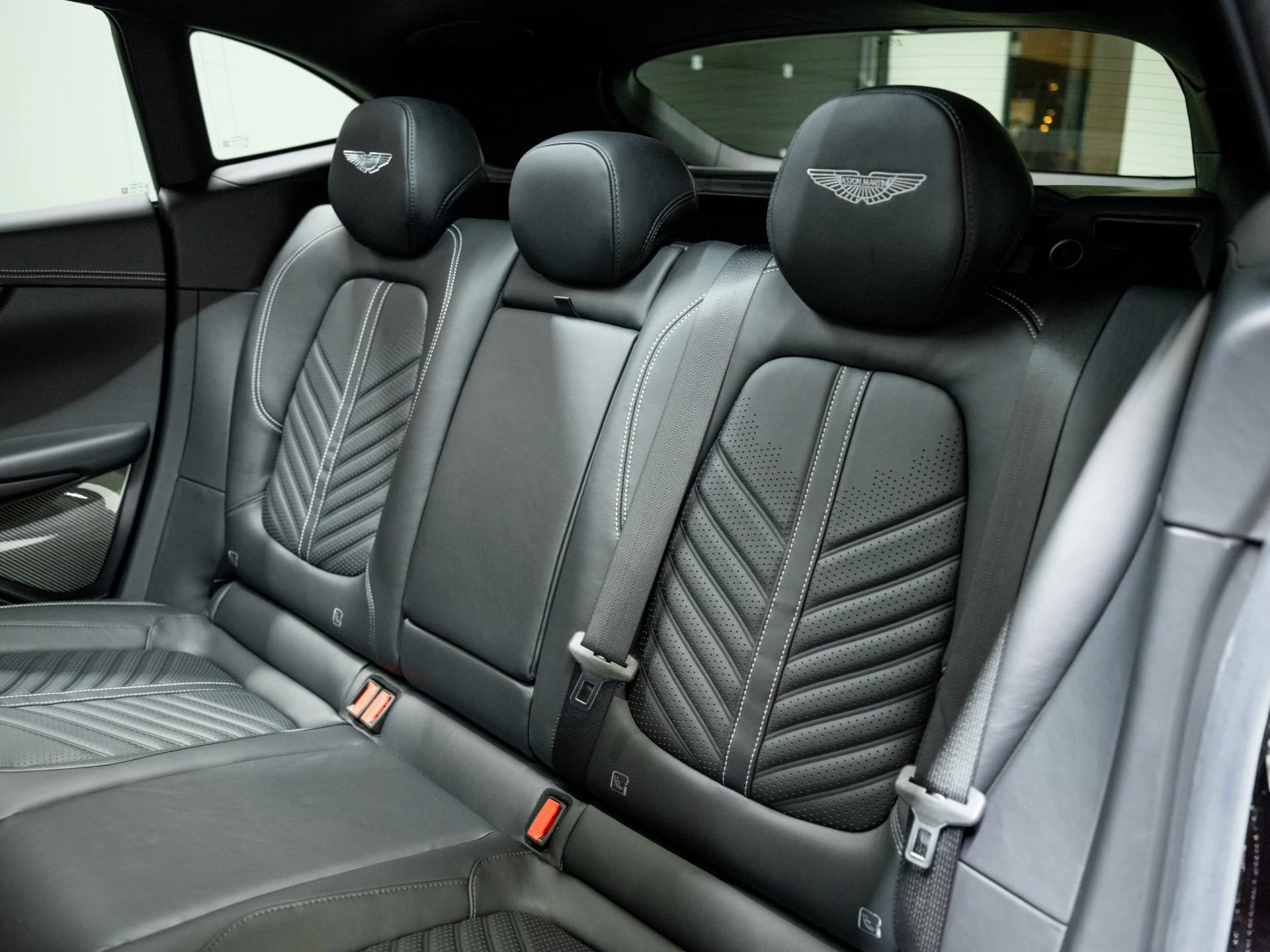 Hoofdafbeelding Aston Martin DBX