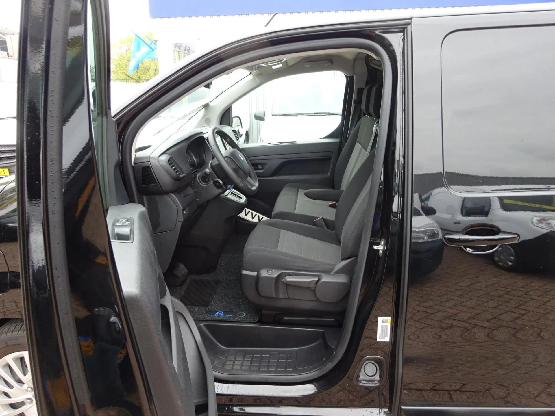 Hoofdafbeelding Peugeot e-Expert