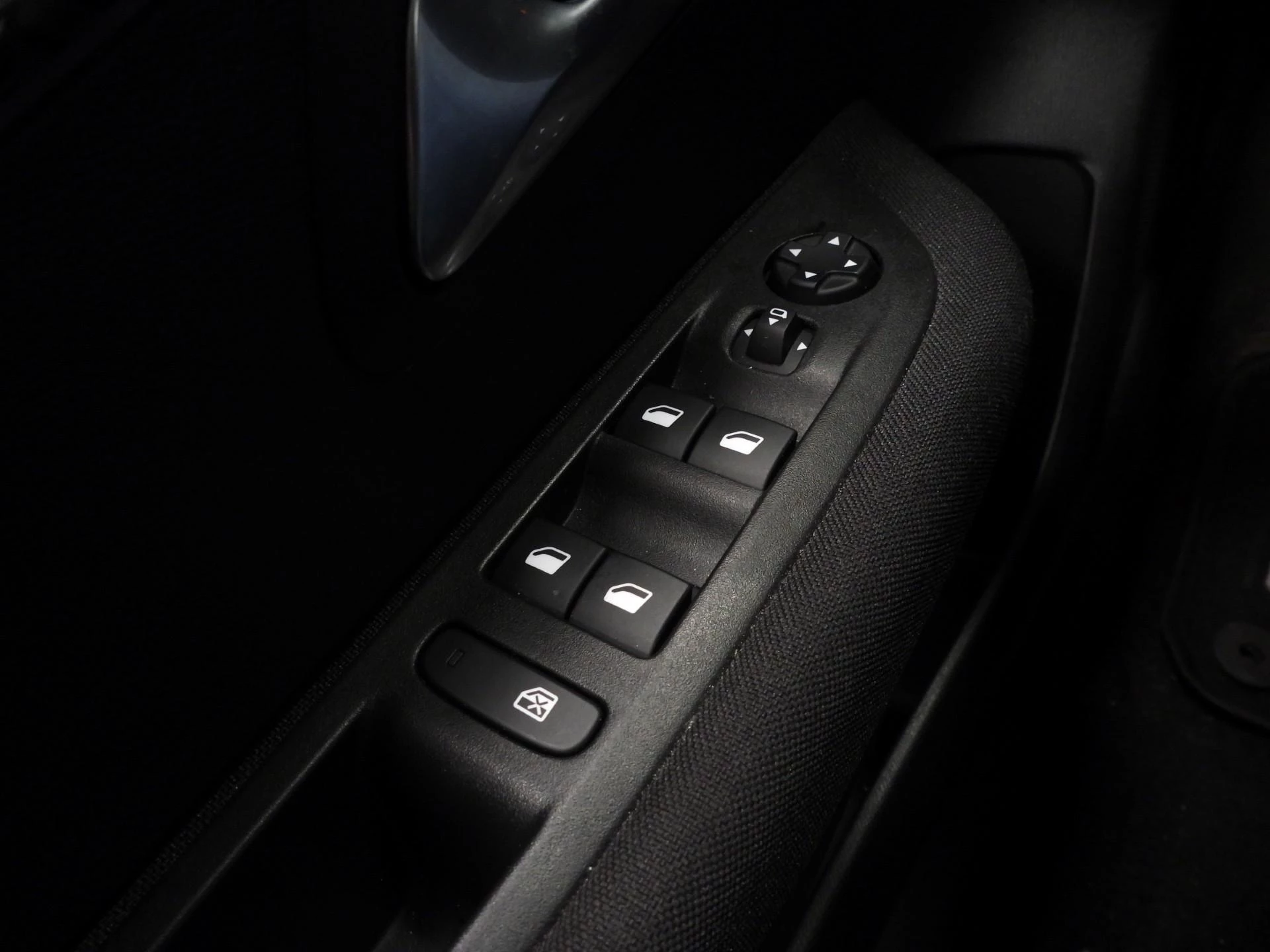 Hoofdafbeelding Peugeot e-208