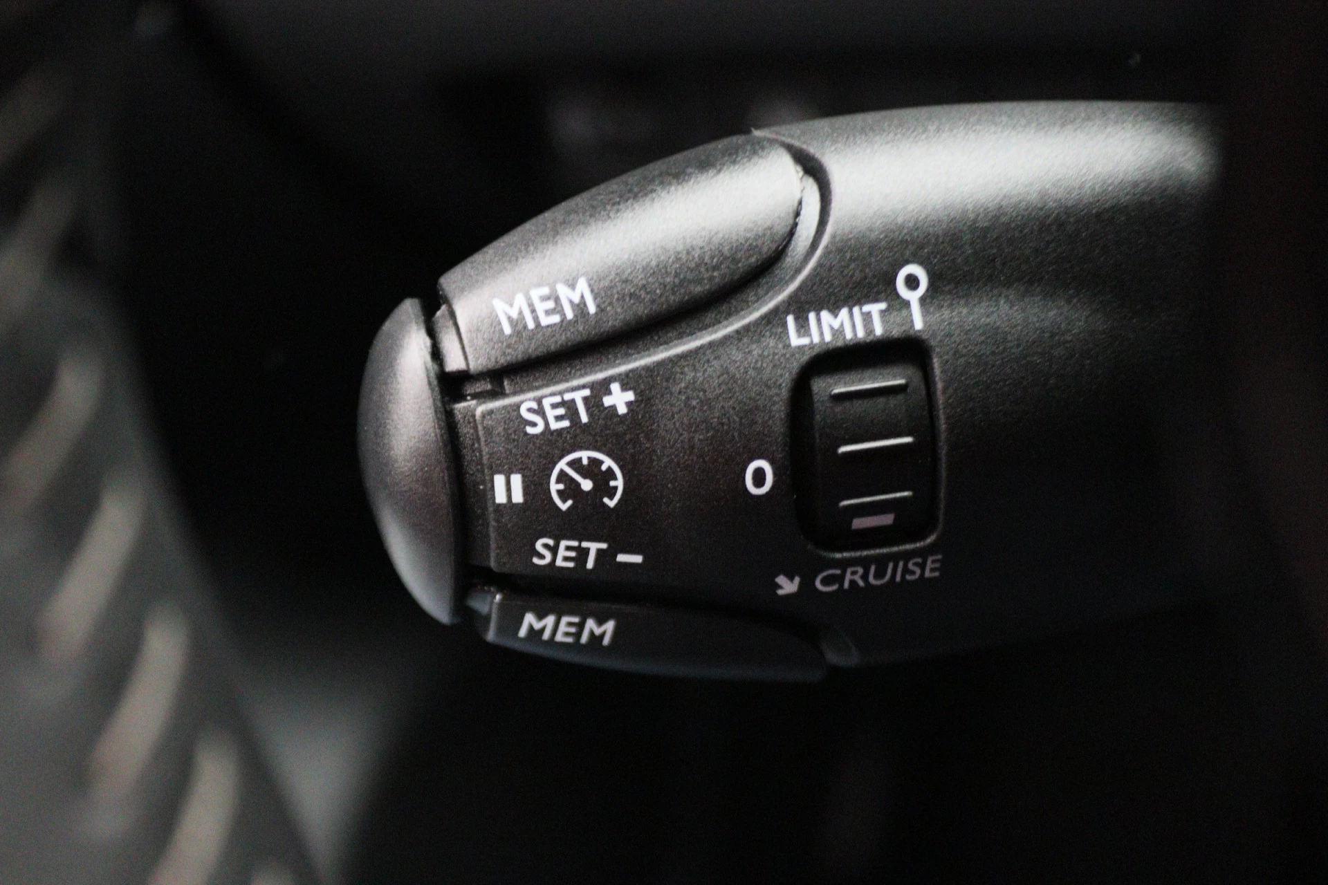 Hoofdafbeelding Peugeot e-2008