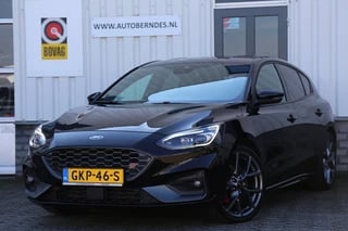 Ford Focus 2.3 EcoBoost ST 280PK*Perfect Ford Onderh.*1ste Eig.*BTW*Digi Klokken/B&O/Recaro/Stoelverw./Stuurverw./Keyless Entry+Go/Apple Carplay-Android/Sfeer/Camera/Afneemb.Trekhaak/LED/DAB/Navi/Elek. Stoelen/Parkeersens.V+A/19 inch LM*