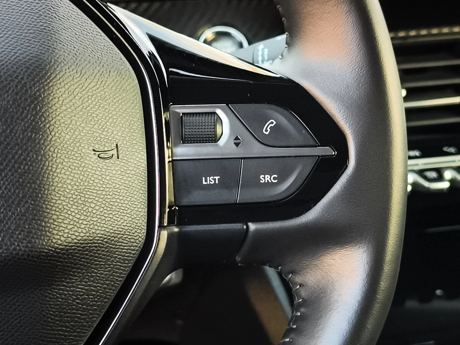 Hoofdafbeelding Peugeot e-2008