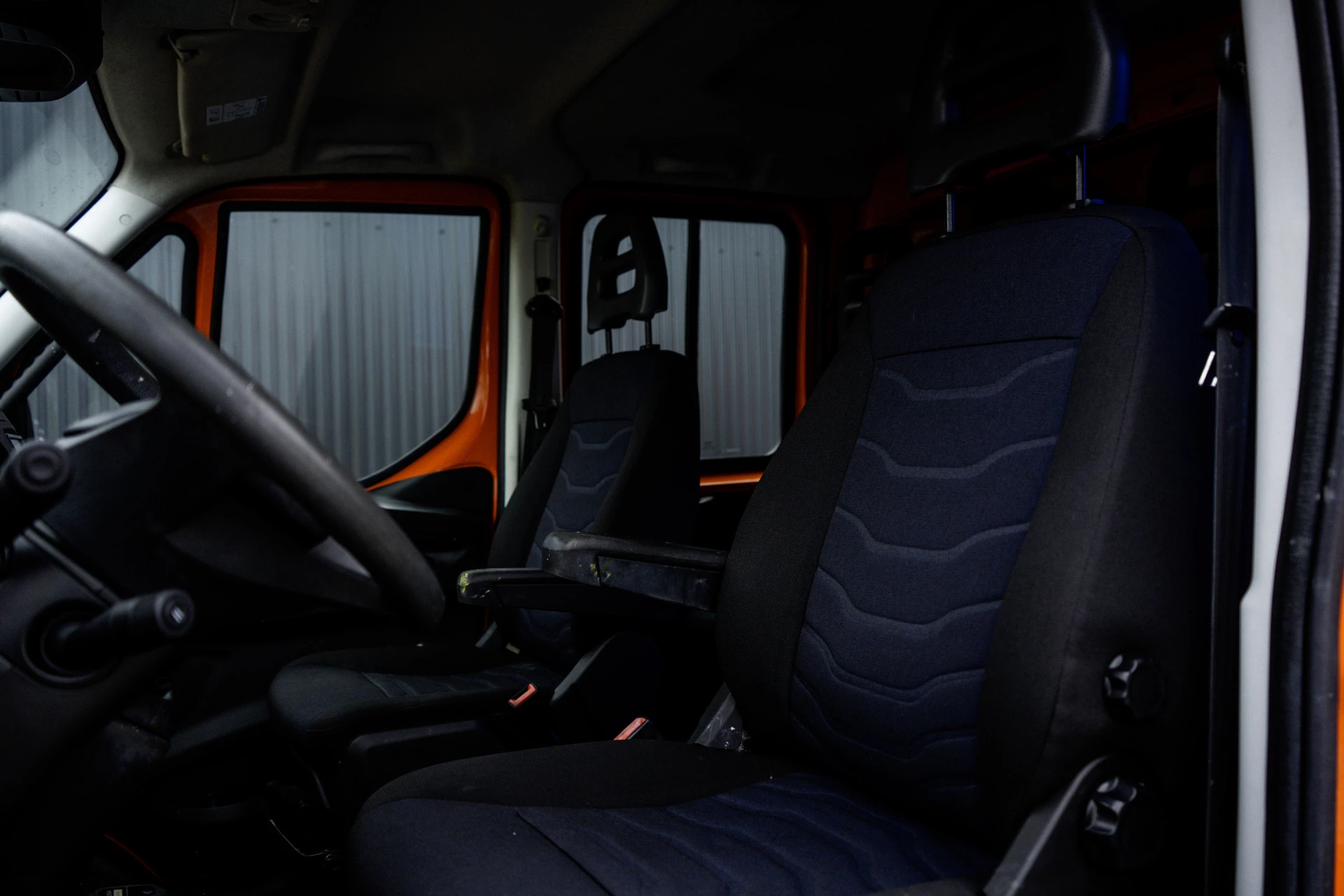 Hoofdafbeelding Iveco 50C18 3.0L | Bakwagen met laadklep | Climatic | Cruise | 180PK | 3.5T Trekgewicht | 2520KG Laadvermogen