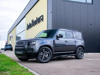 Land Rover Defender 110 2.0 P300e 110 X-Dynamic HSE Trekhaak l Schuif-/kantel Panorama dak l Black Pack l Treeplanken l Spoiler l Wheelcover l 20 Inch l