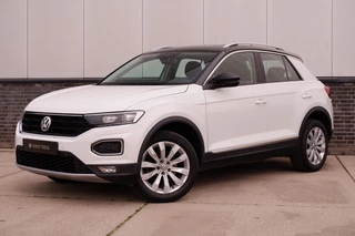 Hoofdafbeelding Volkswagen T-Roc Volkswagen T-Roc 1.5 TSI Sport | Pano | Trekhaak | LED | Carplay | Camera | Virtual Cockpit | PDC