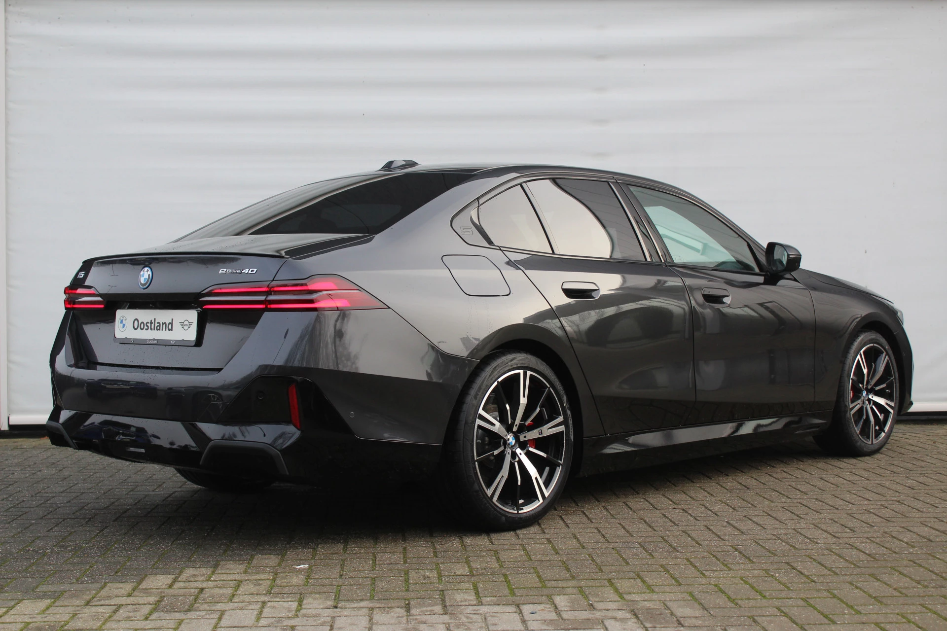 Hoofdafbeelding BMW i5