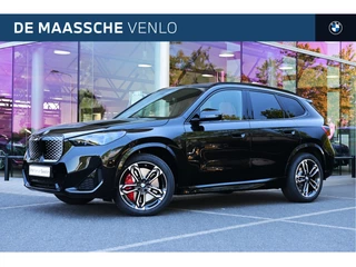 BMW iX1 eDrive20 M Sport / Panoramadak / Trekhaak / Sportstoelen / M Adaptief onderstel / Head-Up / Parking Assistant Plus / Comfort Access