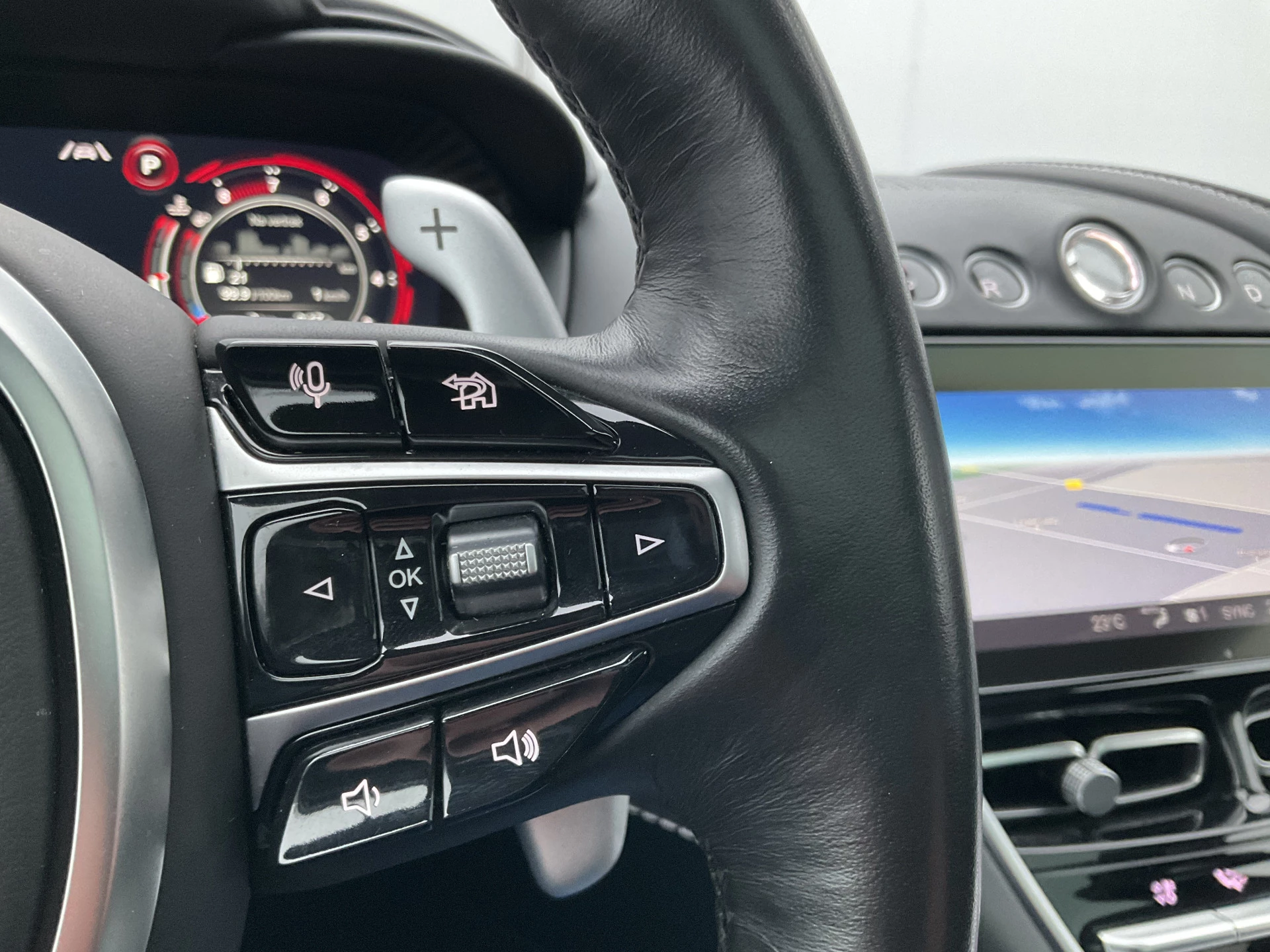 Hoofdafbeelding Aston Martin DBX