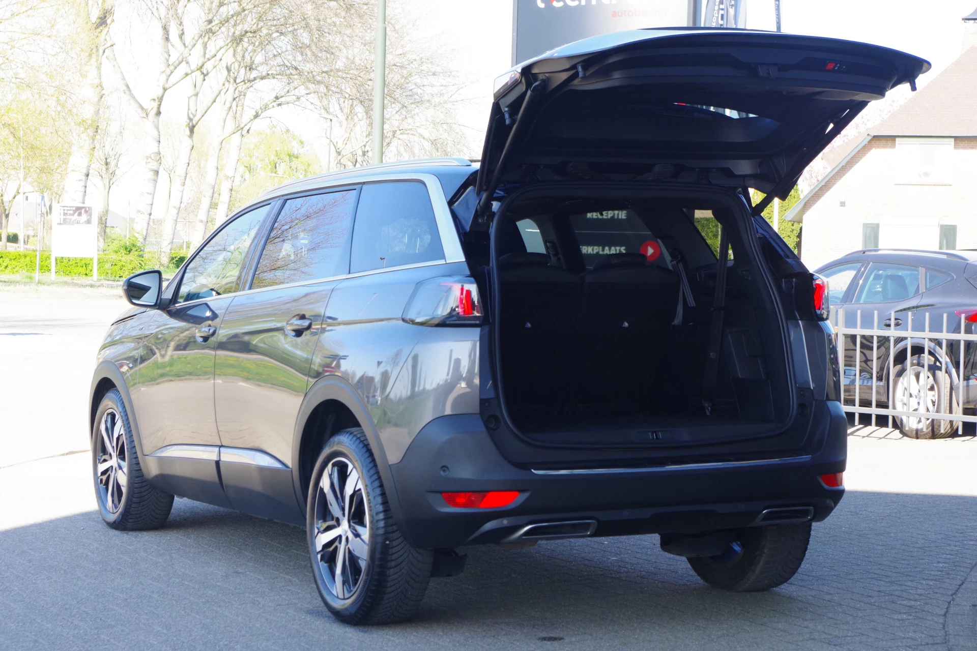 Hoofdafbeelding Peugeot 5008