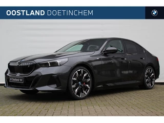 Hoofdafbeelding BMW i5 BMW i5 eDrive40 High Executive M Sport 84 kWh / Panoramadak / Parking Assistant Professional / Adaptieve LED / Stoelventilatie / Driving Assistant Professional / Comfort Access