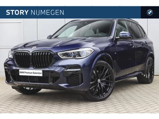 Hoofdafbeelding BMW X5 BMW X5 xDrive40i High Executive M Sport Automaat / BMW M 50 Jahre uitvoering / Panoramadak / Trekhaak / Laserlight / Adaptief M Onderstel / Active Cruise Control / Soft-Close / Gesture Control