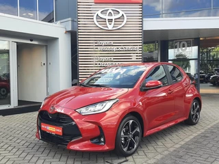 Toyota Yaris 1.5 Hybrid 130 Executive NIEUW DIRECT LEVERBAAR BLIND SPOT STOEL/STUURVERW PARK-SENSOREN 17'' KEYLESS
