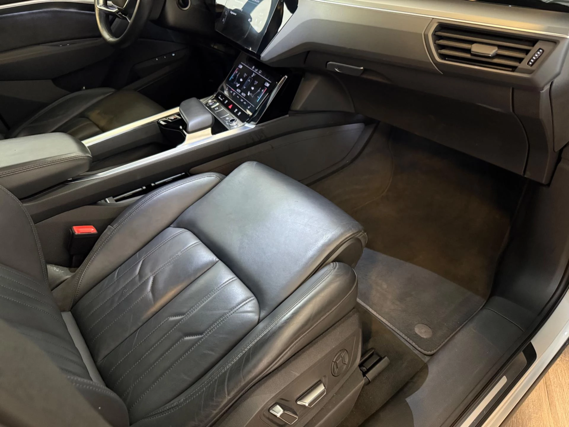 Hoofdafbeelding Audi e-tron
