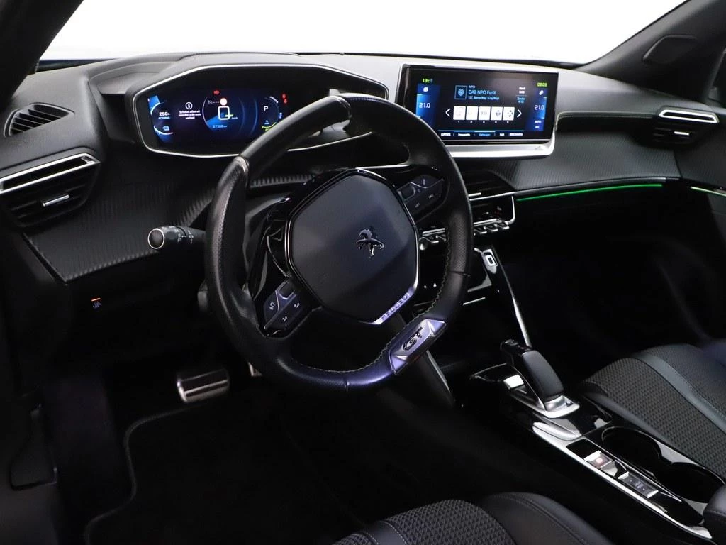 Hoofdafbeelding Peugeot e-2008