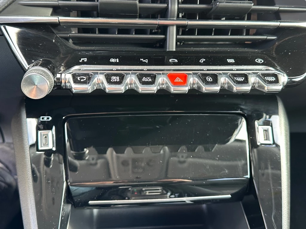 Hoofdafbeelding Peugeot e-2008