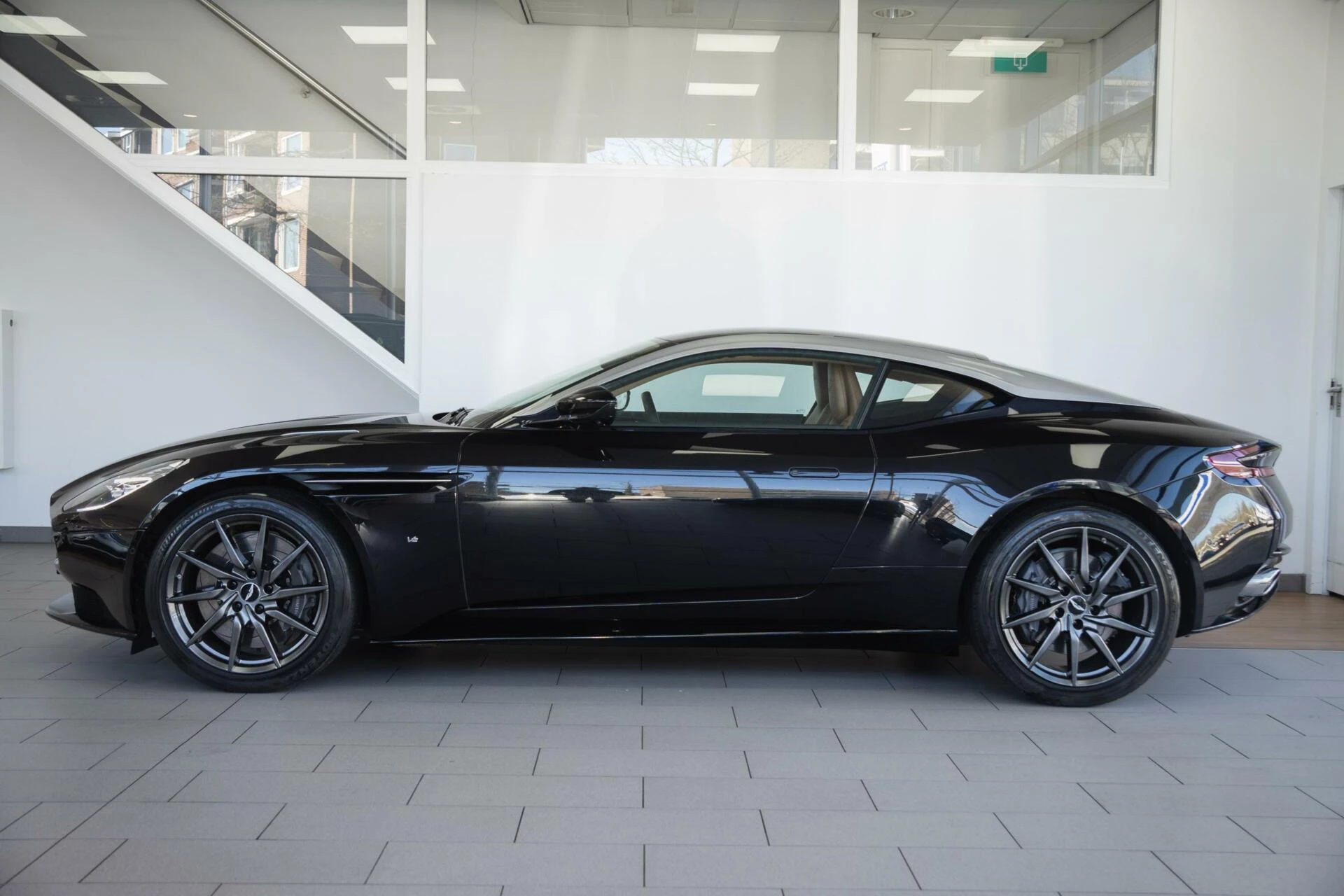 Hoofdafbeelding Aston Martin DB11