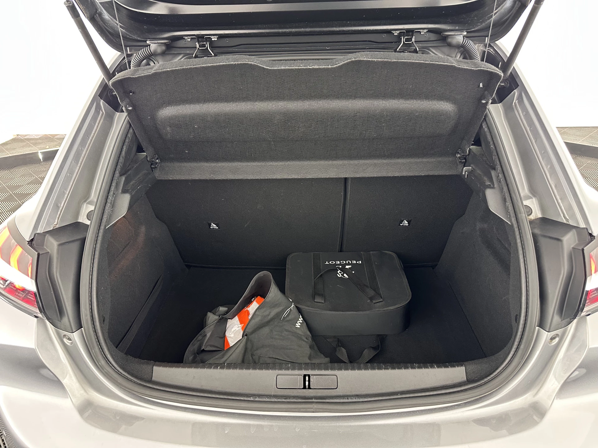 Hoofdafbeelding Peugeot e-208