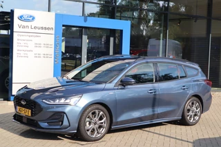 Hoofdafbeelding Ford Focus Ford Focus Wagon 125PK HYBRID ST-LINE AUTOMAAT ANDROID/APPLE NAVI CAMERA P-SENSOREN 17" LM-VELGEN ALL-SEASON